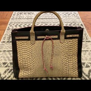 This is a beautiful leather purse. It is not real snake skin.